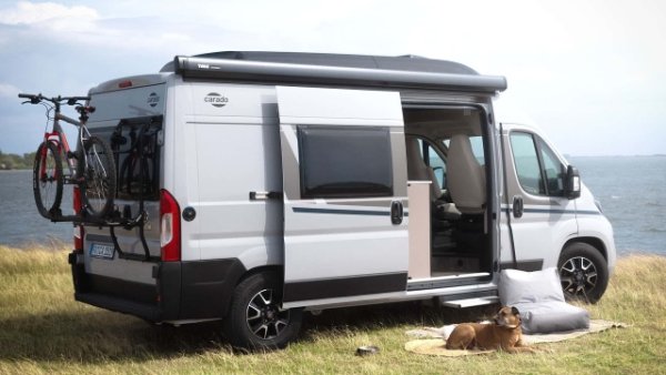 Марката Hymer Group представи новите характеристики на гамата за 2025 г., започвайки от CV602 до пакета Pro за моделите CV600 и CV640, преминавайки през специалното издание Edition 25, базирано на  Ford Transit. То е оборудвано със задвижване на четирите колела и двигател със 170 к.с. Кемперите Carado могат да бъдат закупени на цени, вариращи от 55 890 евро за модела V132 (базиран на Fiat Ducato), до 82 290 евро за интегралния модел L449. Специалното издание на Ford Transit Edition 25 обаче започва от 72 890 евро.